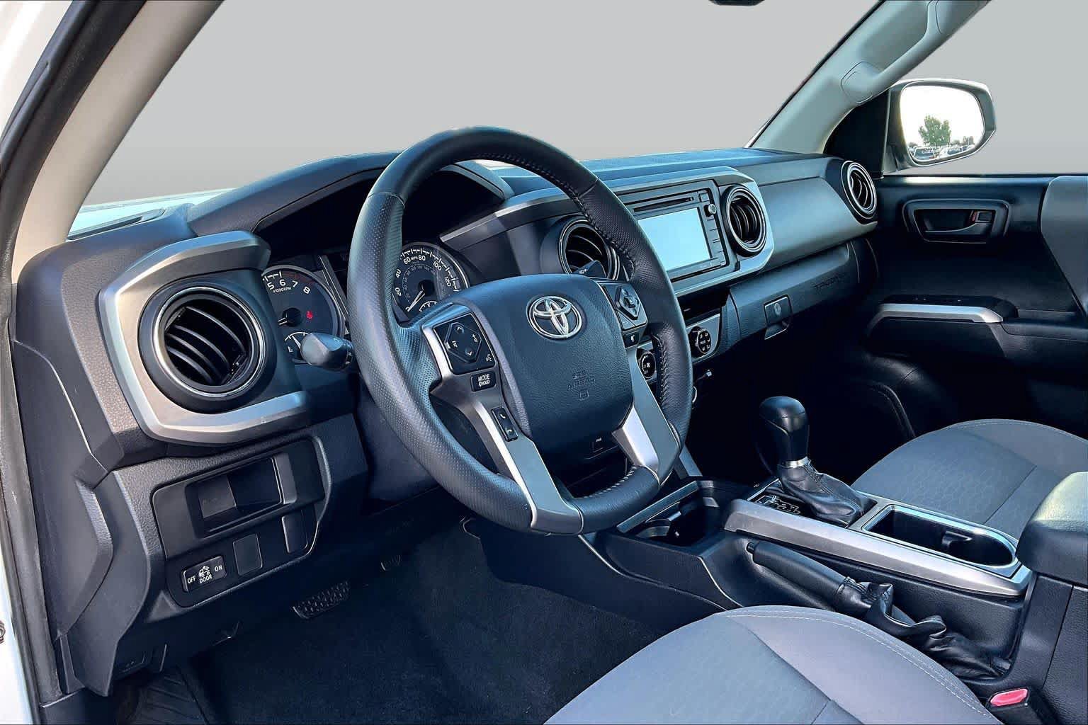 Used 2017 Toyota Tacoma SR5 w/ Tow Package RWD image 15