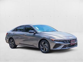 New 2025 Hyundai Elantra SEL video 3