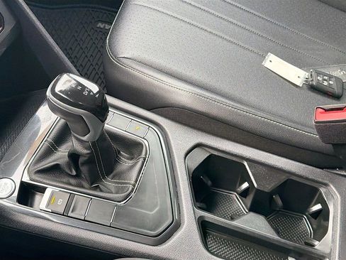 Used 2022 Volkswagen Tiguan SE R-Line image 29