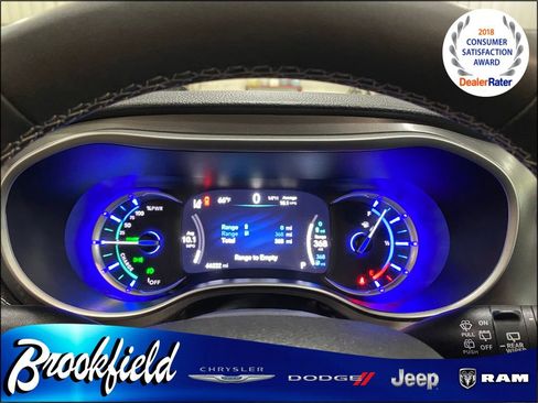 Used 2024 Chrysler Pacifica Limited FWD image 26
