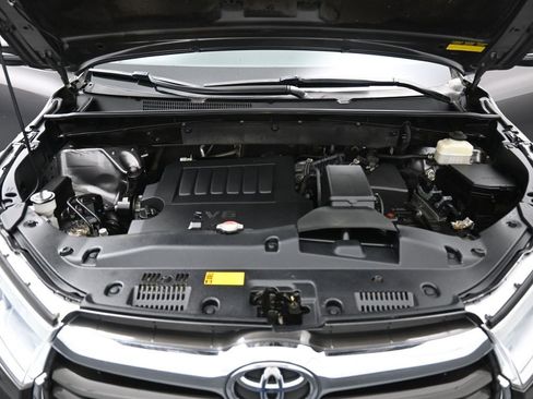 Used 2016 Toyota Highlander XLE image 32
