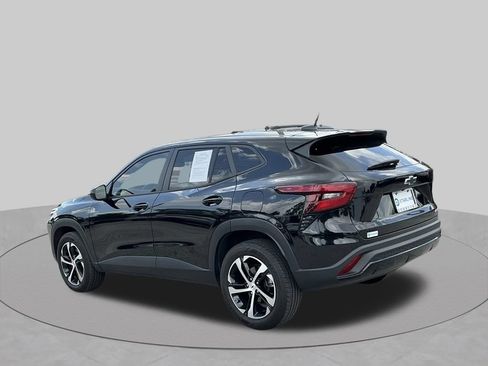 Used 2024 Chevrolet Trax RS FWD image 9