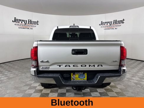 Used 2021 Toyota Tacoma SR5 AWD/4WD image 7