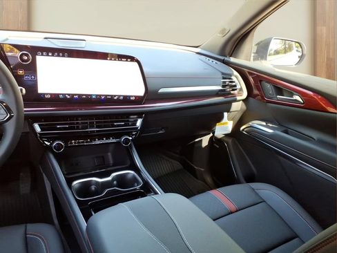 New 2026 Chevrolet Traverse RS w/ LPO, Floor Liner Package FWD image 24