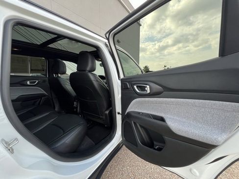 Used 2024 Jeep Compass Latitude w/ Sun and Sound Group image 26