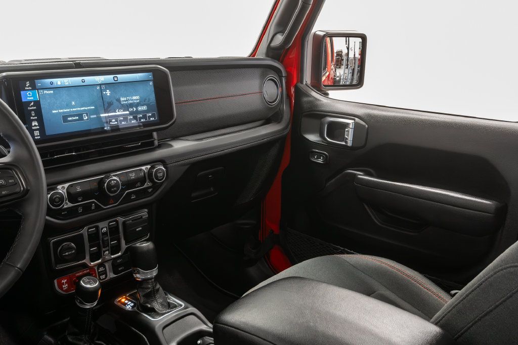 Used 2025 Jeep Wrangler Unlimited Rubicon AWD/4WD image 12