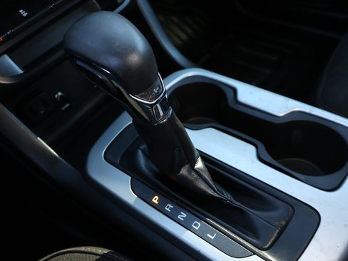 Used 2022 Chevrolet Colorado LT w/ Fleet Safety Package image 15