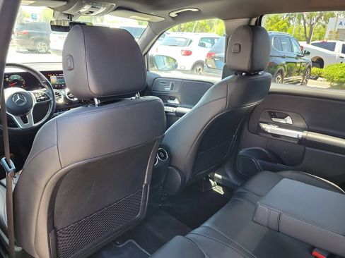 Used 2023 Mercedes-Benz GLB 250 4MATIC w/ Premium Package image 12