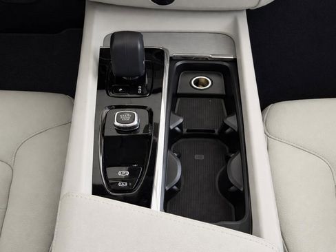 Certified 2025 Volvo XC60 T8 Plus w/ Protection Package Premier AWD/4WD image 20
