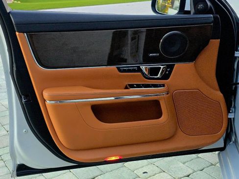 Used 2019 Jaguar XJ L Supercharged image 64