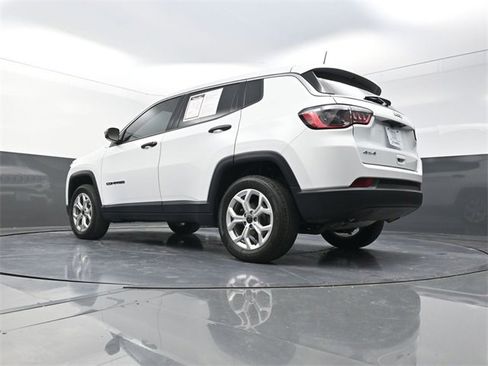 Used 2025 Jeep Compass Sport image 21