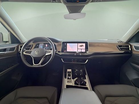 Used 2025 Volkswagen Atlas SE image 39