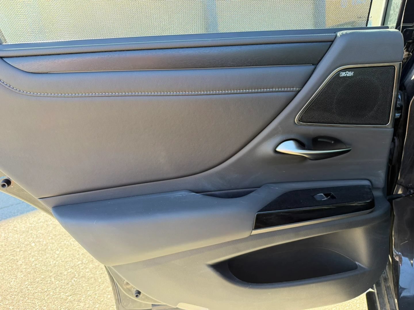 Used 2024 Lexus ES 300h Ultra Luxury w/ Accessory Package (Z2) FWD image 12
