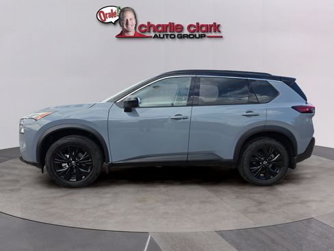 Used 2023 Nissan Rogue SV w/ SV Premium B Package FWD image 3