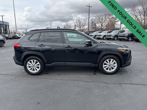 Used 2025 Toyota Corolla Cross LE image 8