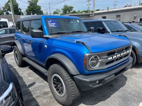 Used 2023 Ford Bronco Big Bend w/ Sasquatch Package AWD/4WD image 3