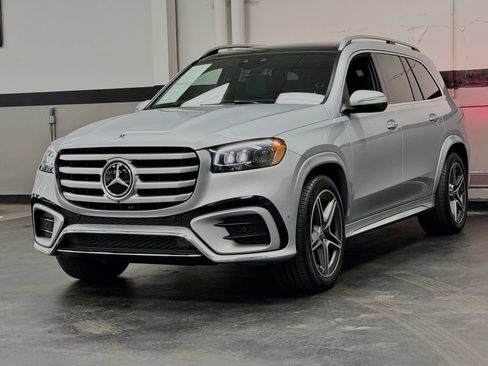Used 2025 Mercedes-Benz GLS 450 4MATIC image 7