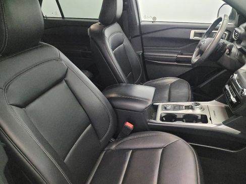 Used 2020 Ford Explorer XLT w/ Equipment Group 202A image 21