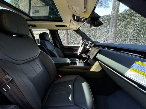 New 2025 Land Rover Range Rover SE image 22