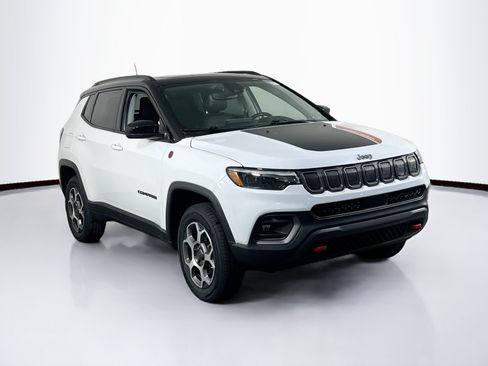 Used 2022 Jeep Compass Trailhawk w/ Trailhawk Elite Group AWD/4WD image 3