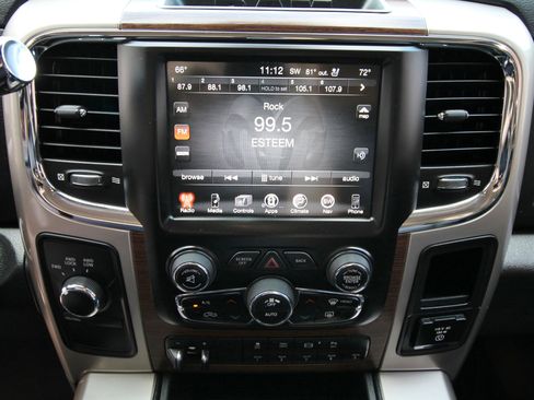 Used 2015 RAM 2500 Laramie w/ Convenience Group AWD/4WD image 28
