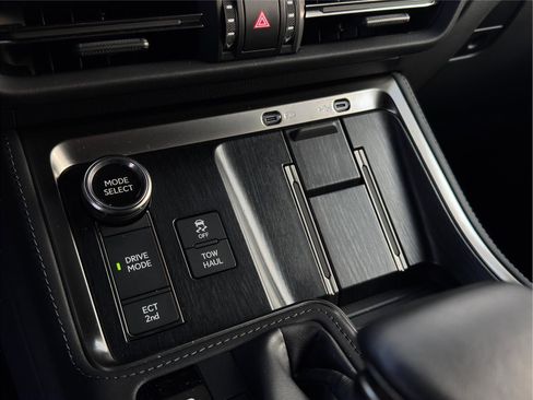 Used 2024 Lexus GX 550 w/ Accessory Package (31) image 15