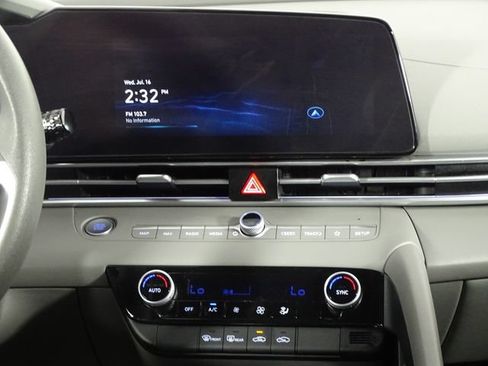 Used 2024 Hyundai Elantra SEL FWD image 29