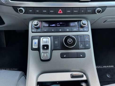 Used 2024 Hyundai Palisade SEL FWD image 16
