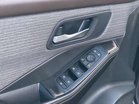 Certified 2022 Nissan Rogue SV FWD image 14