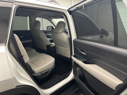 Used 2024 Toyota Grand Highlander XLE image 7