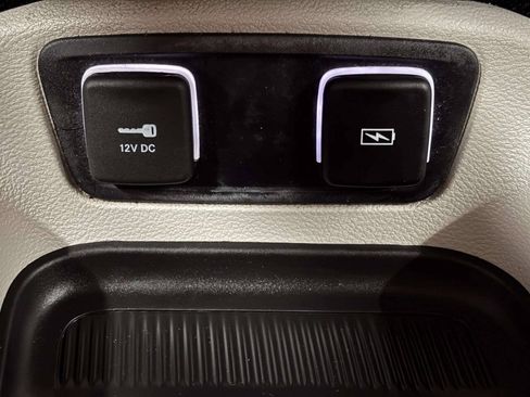 Used 2021 Chrysler Voyager Lxi FWD image 36