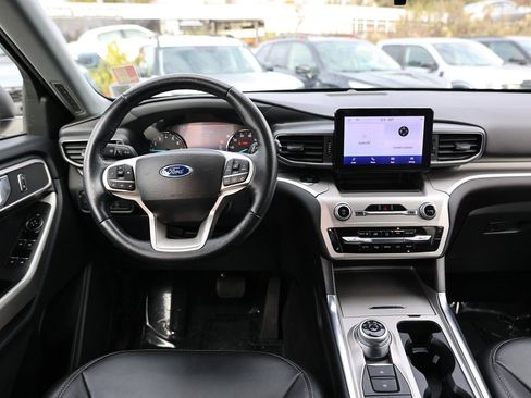 Used 2022 Ford Explorer XLT w/ Equipment Group 202A image 17