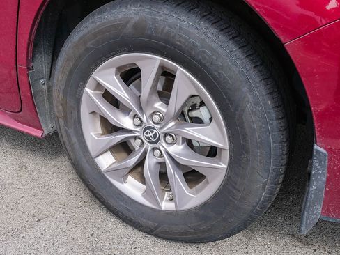 Used 2021 Toyota Sienna XLE w/ XLE Plus Package FWD image 20