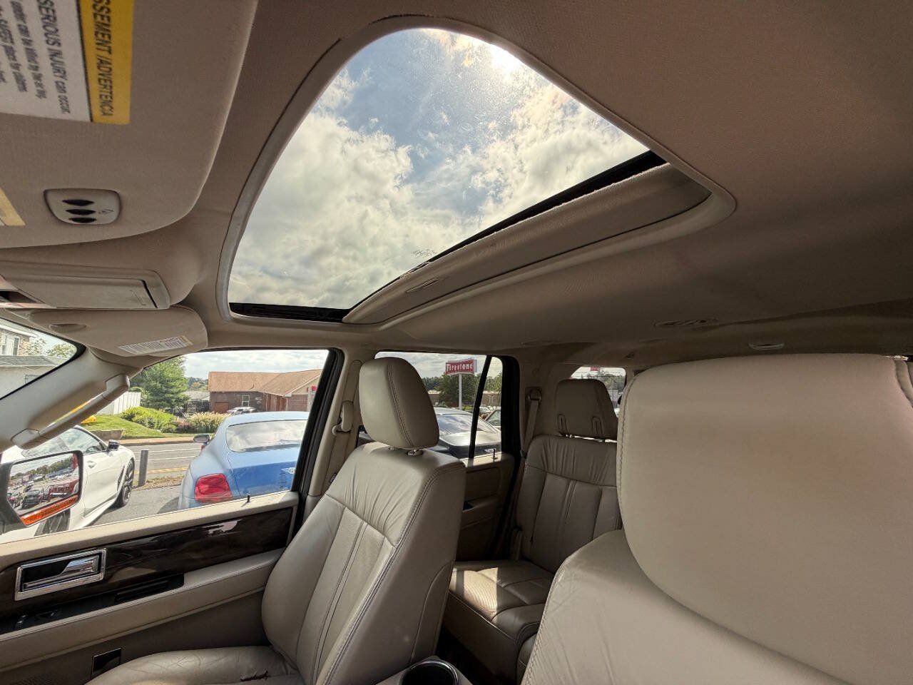 Used 2016 Lincoln Navigator Select RWD image 27