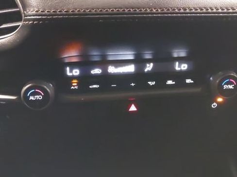 Used 2024 MAZDA MAZDA3 s FWD image 23