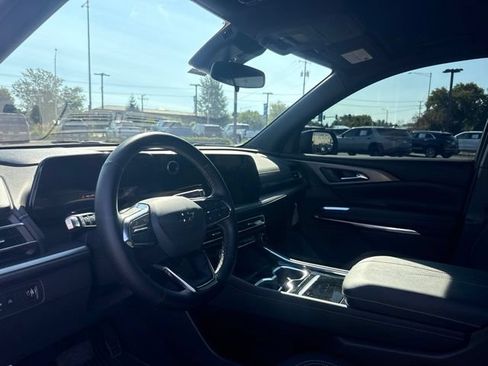 Used 2024 Chevrolet Traverse LT w/ Midnight/Sport Edition FWD image 10