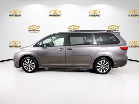 Used 2020 Toyota Sienna XLE w/ XLE Navigation Package AWD/4WD image 5