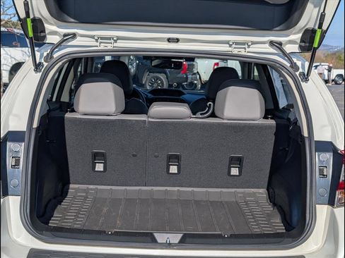 Used 2022 Subaru Crosstrek 2.5i Sport w/ Moonroof Package image 19