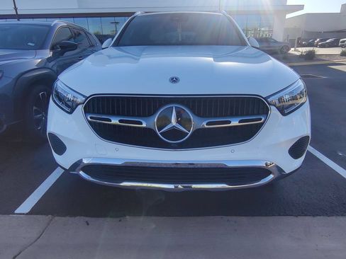 Used 2025 Mercedes-Benz GLC 300 4MATIC image 2