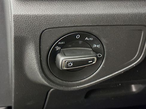 Used 2022 Volkswagen Atlas Cross Sport SE image 17