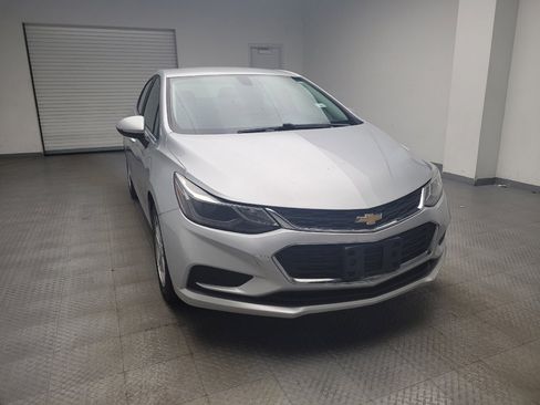 Used 2017 Chevrolet Cruze LT image 14