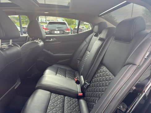 Used 2021 Nissan Maxima Platinum w/ Sport Mat Group FWD image 10