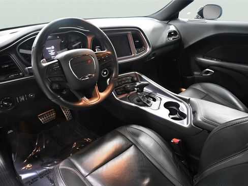 Used 2018 Dodge Challenger GT w/ Driver Convenience Group image 10