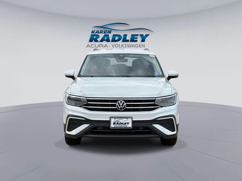 Used 2023 Volkswagen Tiguan SE image 6