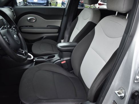 Used 2018 Kia Soul FWD image 19