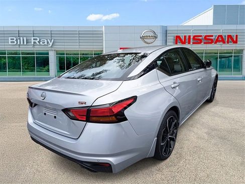 Used 2024 Nissan Altima 2.5 SR w/ SR Premium Package image 4