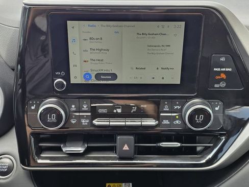 Certified 2025 Toyota Highlander XLE FWD image 14