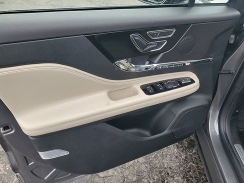 New 2026 Lincoln Corsair Premiere image 8