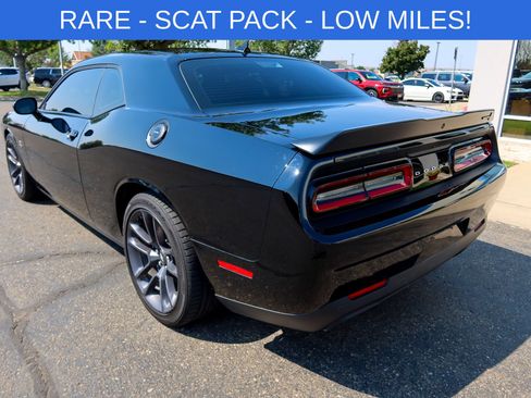 Used 2022 Dodge Challenger R/T Scat Pack w/ Shaker Package RWD image 9