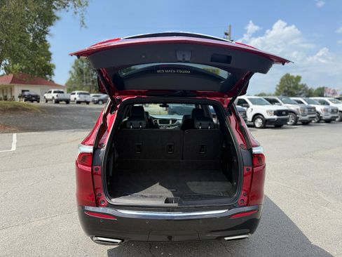 Used 2024 Buick Enclave Premium AWD/4WD image 19
